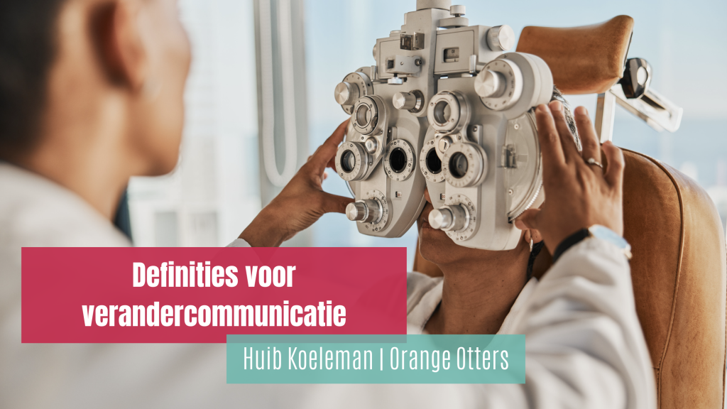 je ziet een opticien met oogapparatuur voor de blog definities voor verandercommunicatie